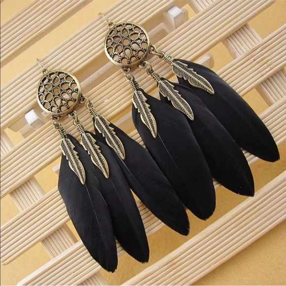 Jewelry - 5/$25 🖤 Boho Black Feather Dreamcatcher Earrings